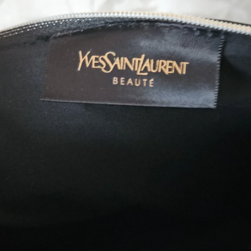 Yves Saint Laurent Cosmetics Bag. - Picture 3 of 11
